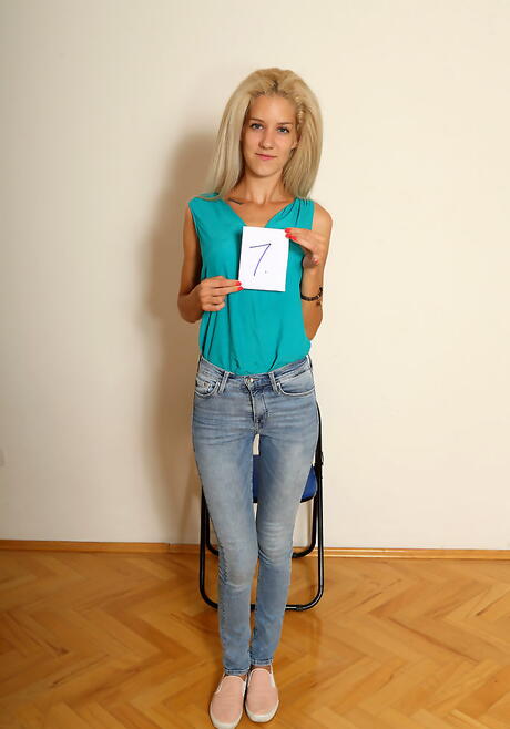 Stunning Angel Rush, Annie Wolf and other amateurs revealing big boobies 